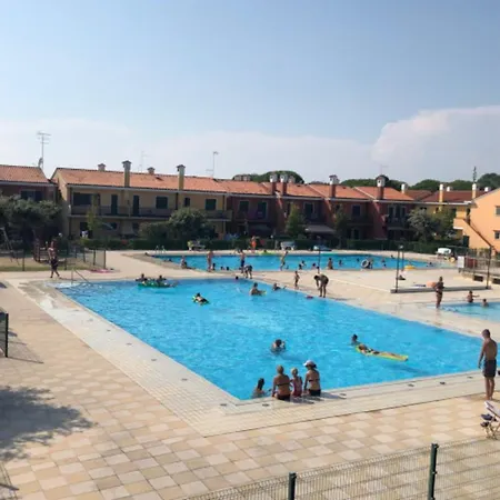 Charming Getaway With Pool Lägenhet Bibione