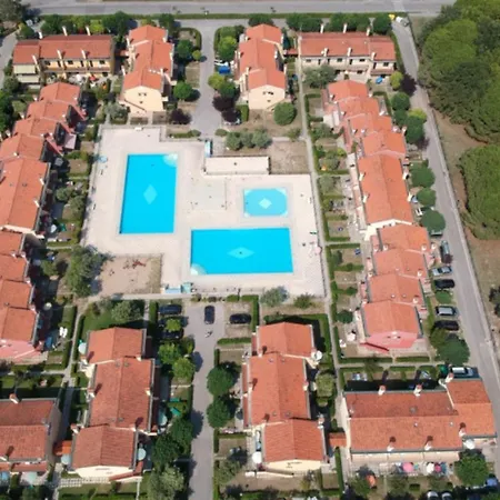 Charming Getaway With Pool * بيبيوني